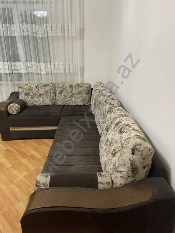 Tund qehvayi,yumusaq, açilan, balisli divan