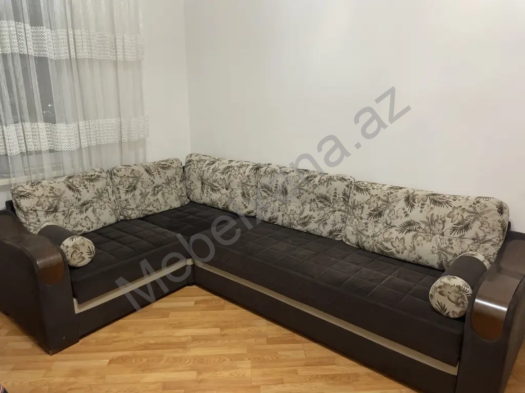 Tund qehvayi,yumusaq, açilan, balisli divan