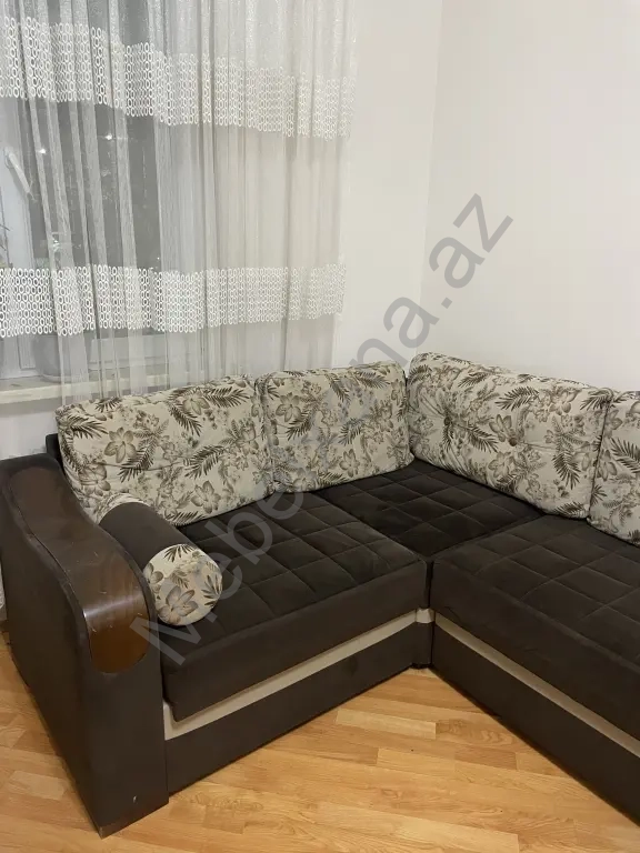 Tund qehvayi,yumusaq, açilan, balisli divan