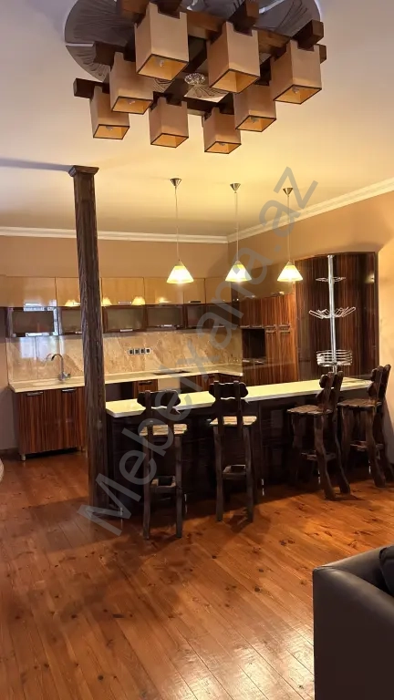 Çox az istifadə olunmuş mətbəx mebeli.