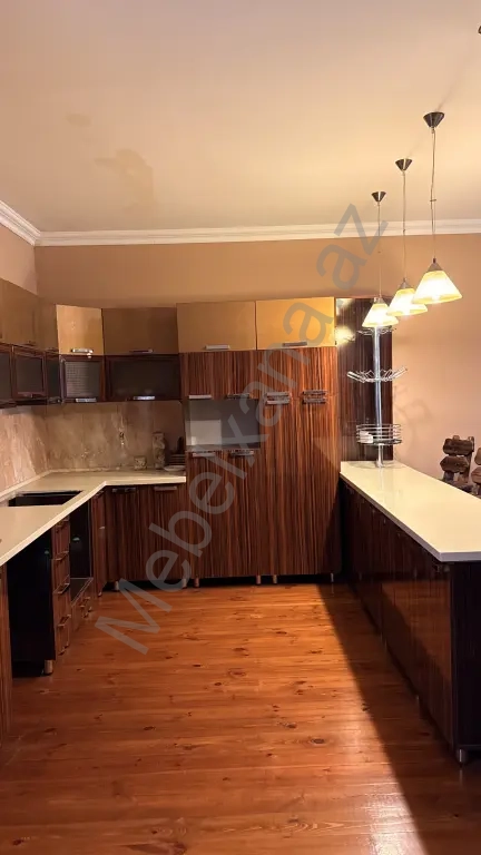 Çox az istifadə olunmuş mətbəx mebeli.