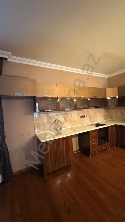 Çox az istifadə olunmuş mətbəx mebeli.