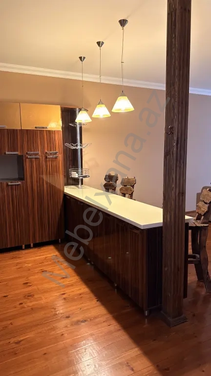 Çox az istifadə olunmuş mətbəx mebeli.